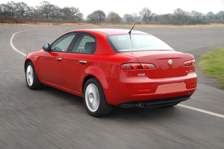 Alfa Romeo 159 Nasıl Araba?